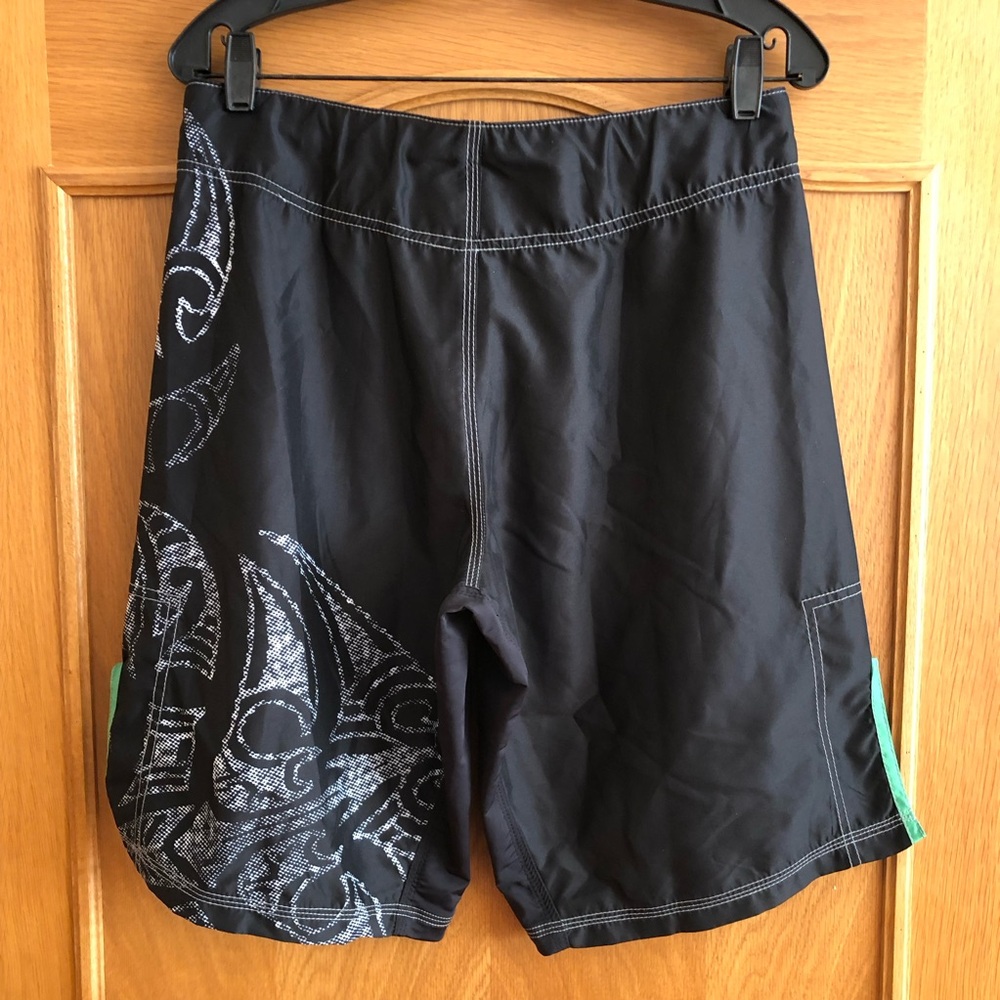 Authentic Les Mills Body Combat Athletic Shorts Size Medium - Picture 5 of 9